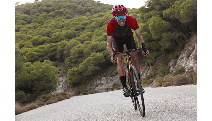 Come vestirsi in bici in autunno: consigli per pedalare con ogni temperatura