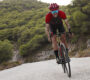 Come vestirsi in bici in autunno: consigli per pedalare con ogni temperatura